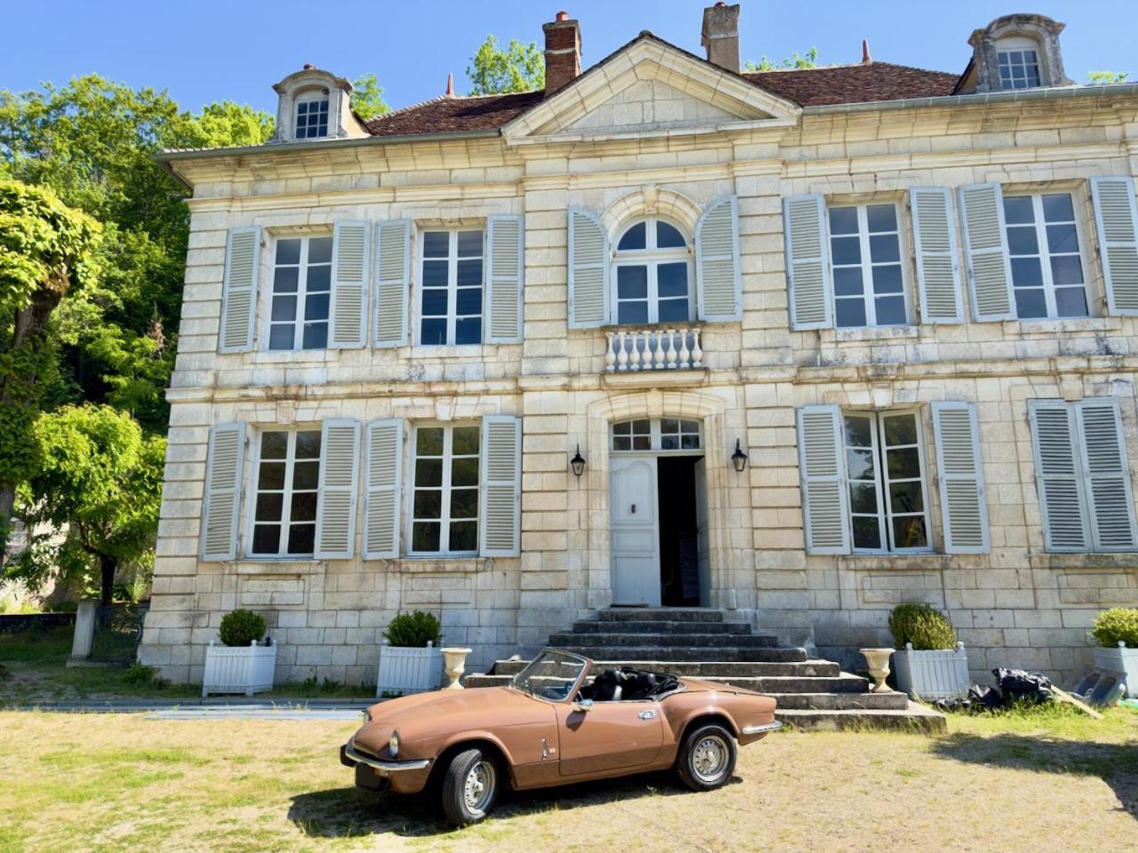 Gite Chateau Du Colombier - Piscine Chauffee Villa Mailly-le-Chateau Exterior photo