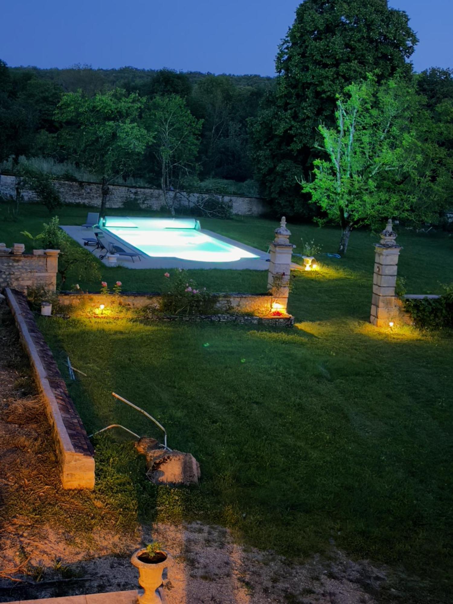 Gite Chateau Du Colombier - Piscine Chauffee Villa Mailly-le-Chateau Exterior photo