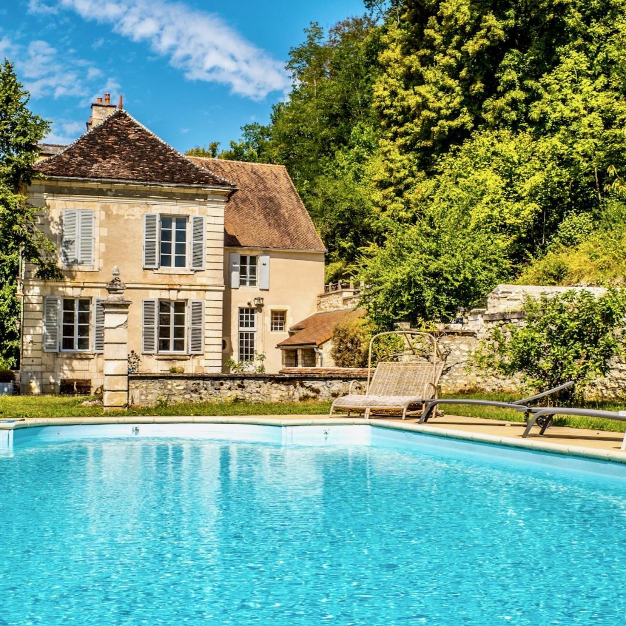 Gite Chateau Du Colombier - Piscine Chauffee Villa Mailly-le-Chateau Exterior photo