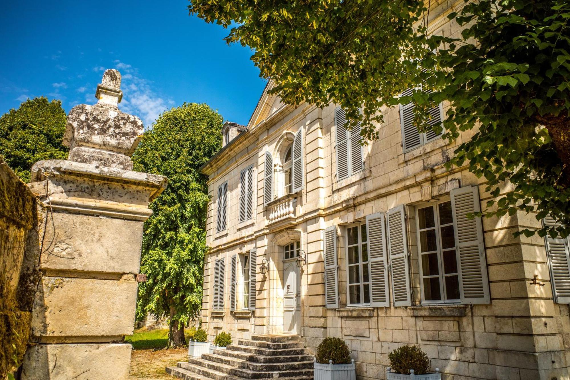 Gite Chateau Du Colombier - Piscine Chauffee Villa Mailly-le-Chateau Exterior photo